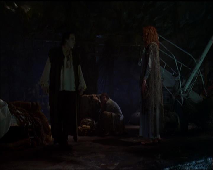 Charmed-Online_dot_net-5x01-2AWitchTail1126.jpg Charmed-Online_dot_net-5x01-2AWitchTail1126.jpg