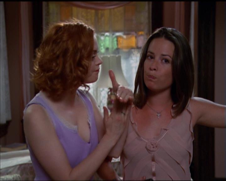 Charmed-Online_dot_net-5x01-2AWitchTail1543.jpg Charmed-Online_dot_net-5x01-2AWitchTail1543.jpg