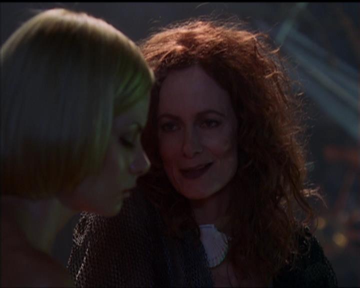 Charmed-Online_dot_net-5x01-2AWitchTail1769.jpg Charmed-Online_dot_net-5x01-2AWitchTail1769.jpg