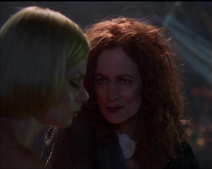 Charmed-Online_dot_net-5x01-2AWitchTail1772.jpg Charmed-Online_dot_net-5x01-2AWitchTail1772.jpg