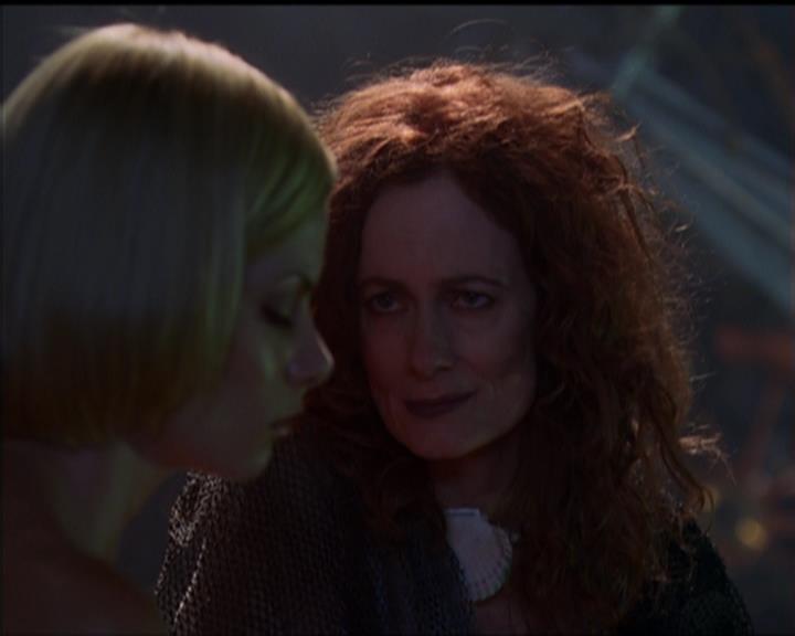 Charmed-Online_dot_net-5x01-2AWitchTail1773.jpg Charmed-Online_dot_net-5x01-2AWitchTail1773.jpg