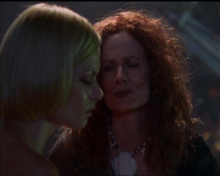 Charmed-Online_dot_net-5x01-2AWitchTail1779.jpg Charmed-Online_dot_net-5x01-2AWitchTail1779.jpg