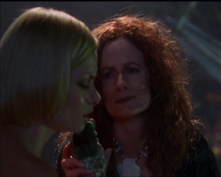 Charmed-Online_dot_net-5x01-2AWitchTail1781.jpg Charmed-Online_dot_net-5x01-2AWitchTail1781.jpg