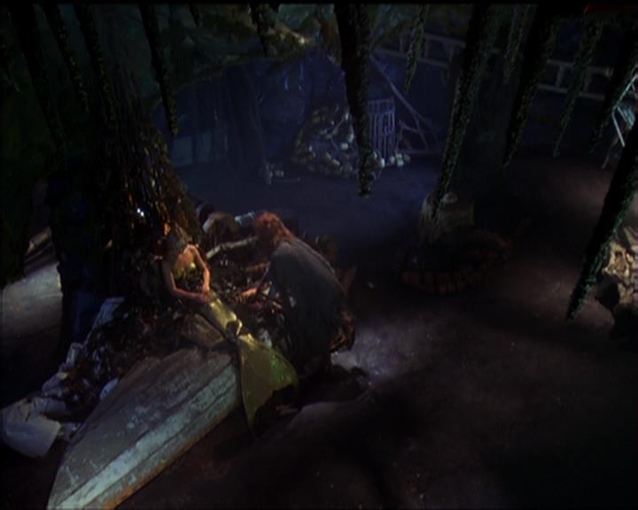 Charmed-Online_dot_net-5x01-2AWitchTail1787.jpg Charmed-Online_dot_net-5x01-2AWitchTail1787.jpg