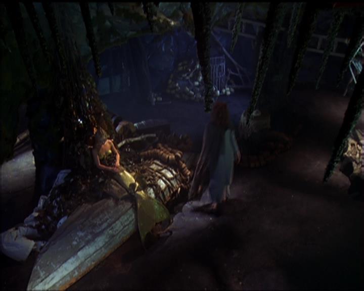 Charmed-Online_dot_net-5x01-2AWitchTail1789.jpg Charmed-Online_dot_net-5x01-2AWitchTail1789.jpg