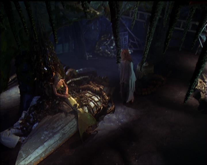 Charmed-Online_dot_net-5x01-2AWitchTail1790.jpg Charmed-Online_dot_net-5x01-2AWitchTail1790.jpg