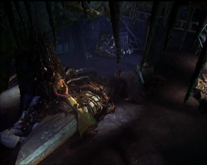 Charmed-Online_dot_net-5x01-2AWitchTail1791.jpg Charmed-Online_dot_net-5x01-2AWitchTail1791.jpg