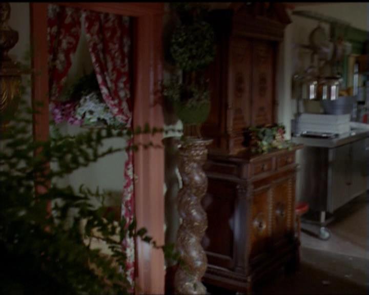 Charmed-Online_dot_net-5x01-2AWitchTail1823.jpg Charmed-Online_dot_net-5x01-2AWitchTail1823.jpg