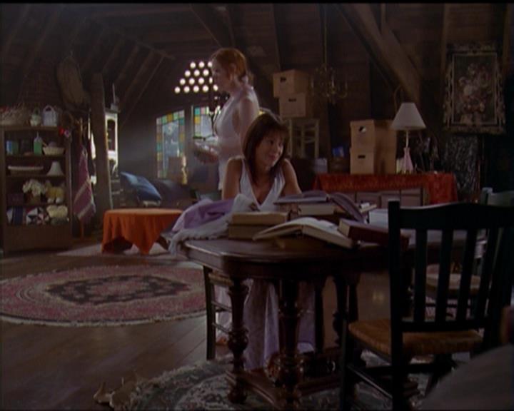 Charmed-Online_dot_net-5x01-2AWitchTail1915.jpg Charmed-Online_dot_net-5x01-2AWitchTail1915.jpg