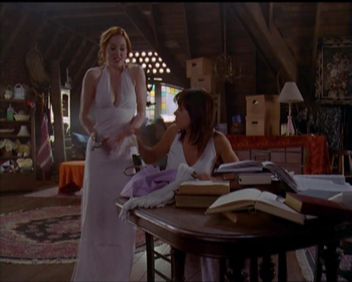 Charmed-Online_dot_net-5x01-2AWitchTail1922.jpg Charmed-Online_dot_net-5x01-2AWitchTail1922.jpg