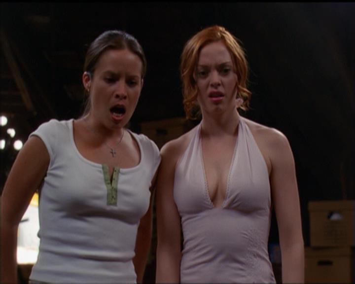Charmed-Online_dot_net-5x01-2AWitchTail2063.jpg Charmed-Online_dot_net-5x01-2AWitchTail2063.jpg