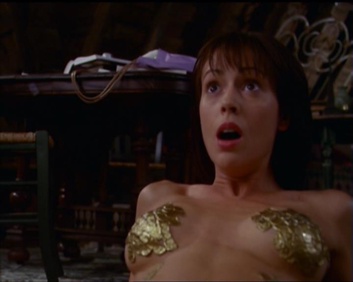 Charmed-Online_dot_net-5x01-2AWitchTail2070.jpg Charmed-Online_dot_net-5x01-2AWitchTail2070.jpg