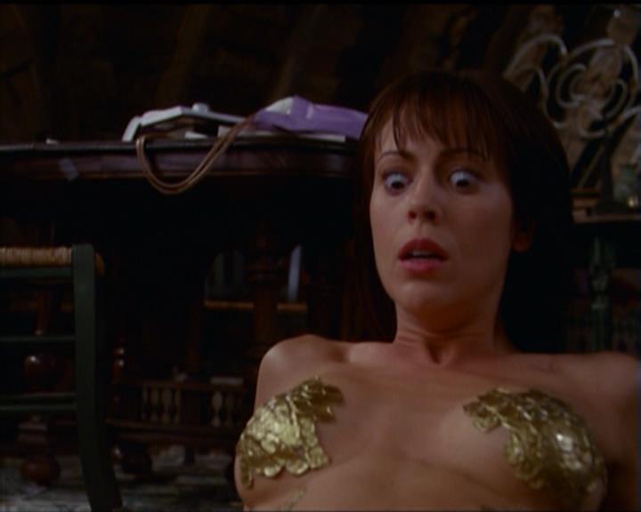 Charmed-Online_dot_net-5x01-2AWitchTail2074.jpg