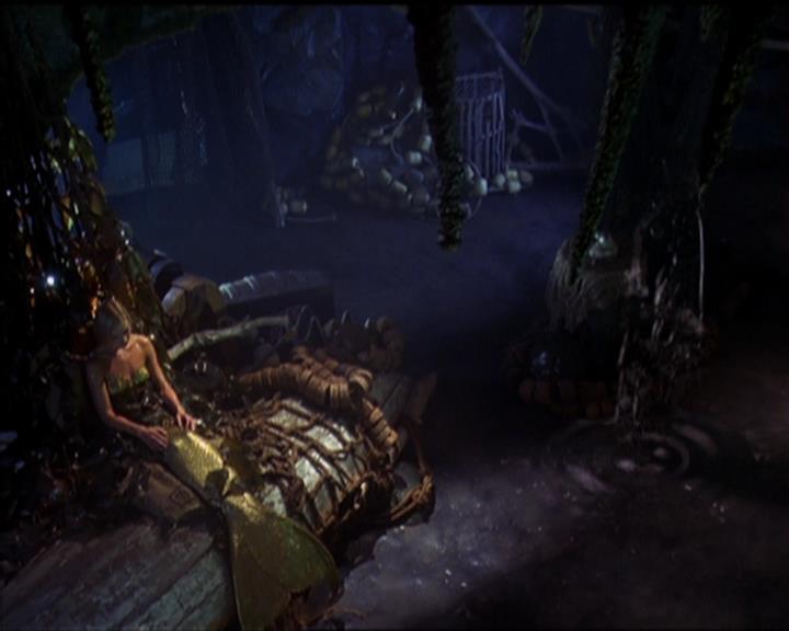 Charmed-Online_dot_net-5x01-2AWitchTail2195.jpg Charmed-Online_dot_net-5x01-2AWitchTail2195.jpg