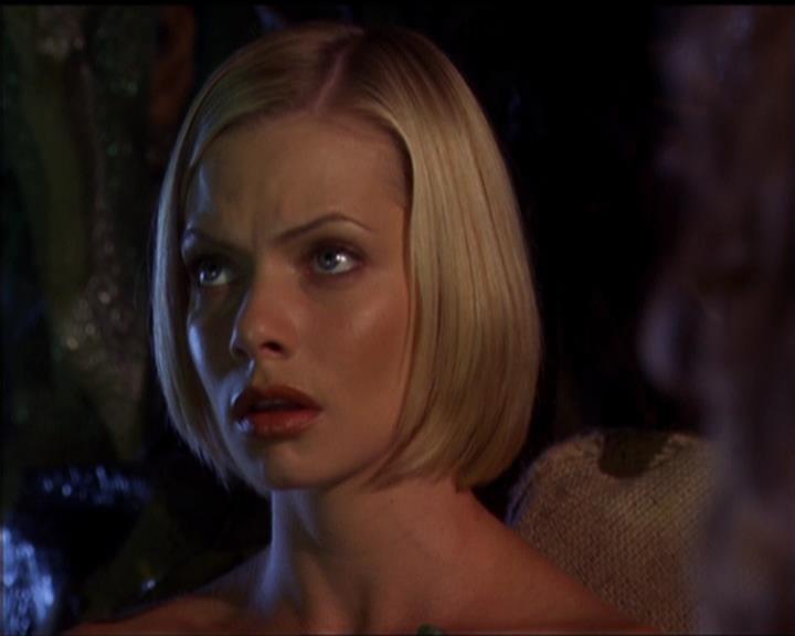 Charmed-Online_dot_net-5x01-2AWitchTail2235.jpg Charmed-Online_dot_net-5x01-2AWitchTail2235.jpg