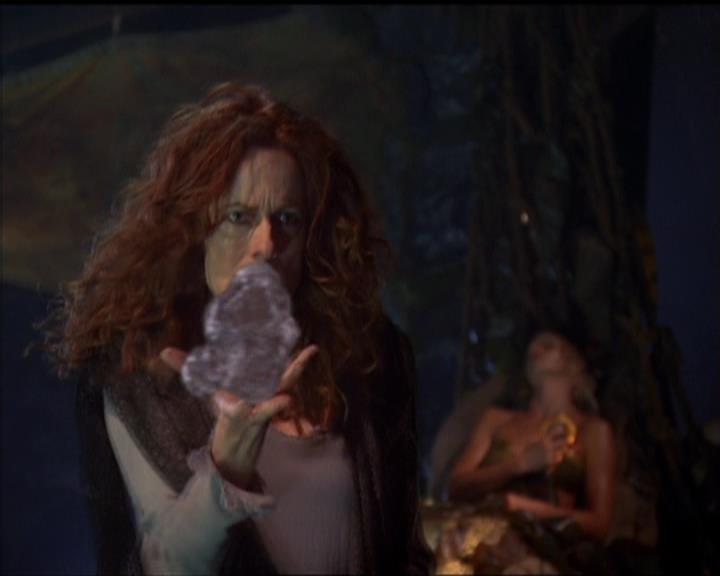 Charmed-Online_dot_net-5x01-2AWitchTail2278.jpg
