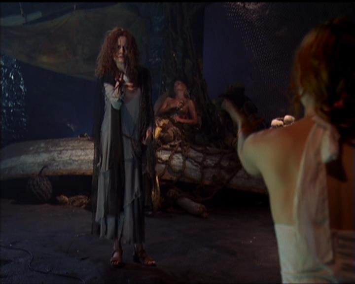 Charmed-Online_dot_net-5x01-2AWitchTail2280.jpg Charmed-Online_dot_net-5x01-2AWitchTail2280.jpg