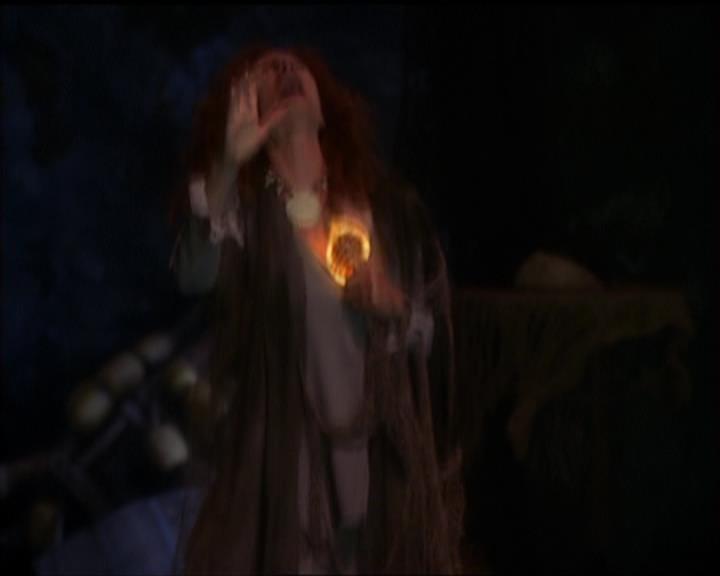 Charmed-Online_dot_net-5x01-2AWitchTail2311.jpg Charmed-Online_dot_net-5x01-2AWitchTail2311.jpg