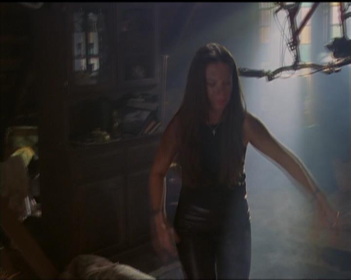 Charmed-Online_dot_net-5x02AWitchsTailPart2-1133.jpg