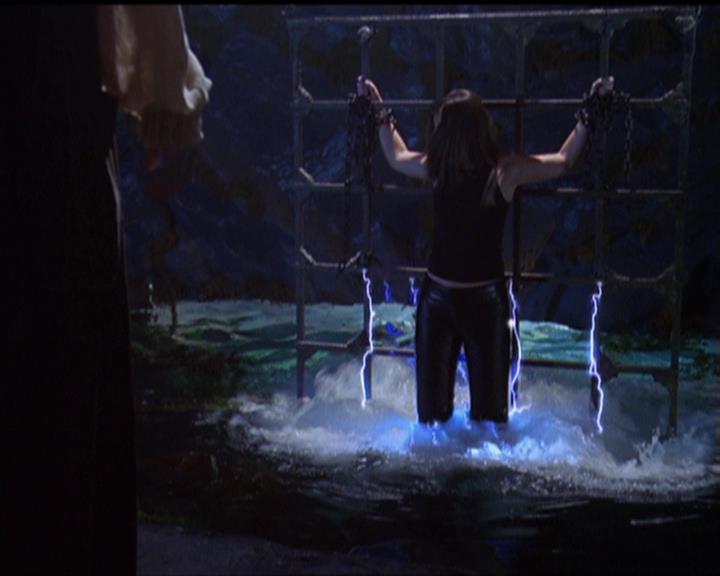 Charmed-Online_dot_net-5x02AWitchsTailPart2-1607.jpg