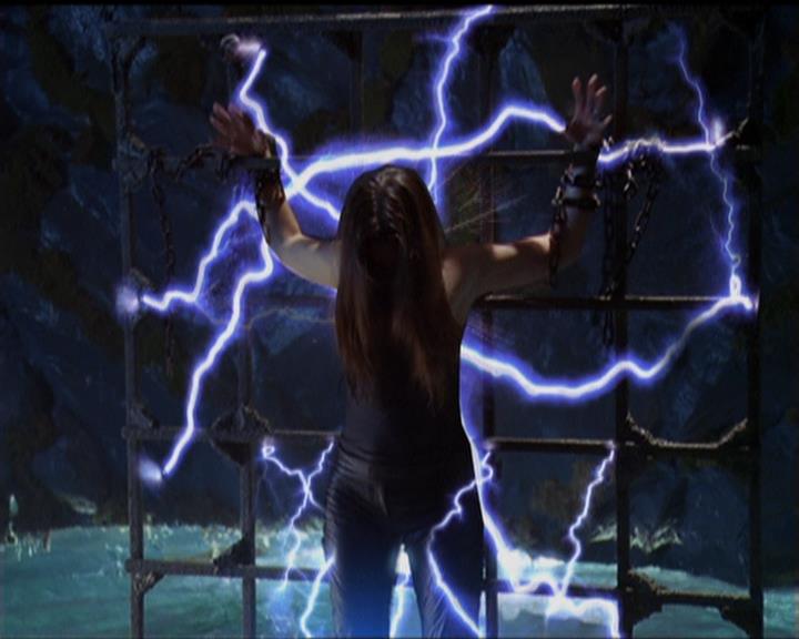 Charmed-Online_dot_net-5x02AWitchsTailPart2-1807.jpg