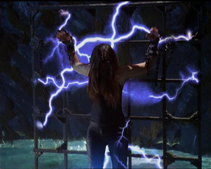 Charmed-Online_dot_net-5x02AWitchsTailPart2-1808.jpg