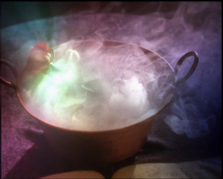 Charmed-Online_dot_net-5x03SirensSong0213.jpg Charmed-Online_dot_net-5x03SirensSong0213.jpg