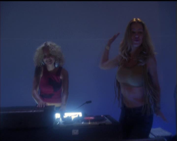 Charmed-Online-dot-net_5x05WitchesInTights0012.jpg Charmed-Online-dot-net_5x05WitchesInTights0012.jpg