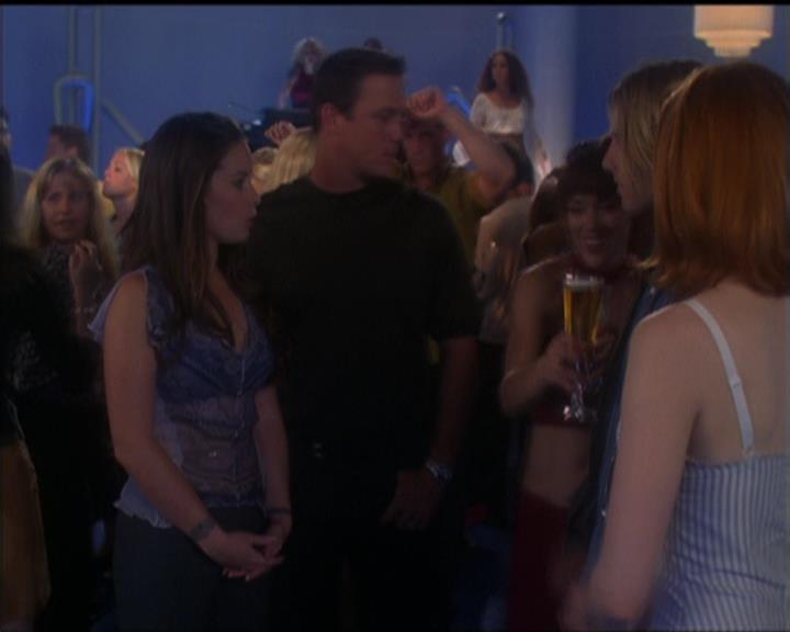 Charmed-Online-dot-net_5x05WitchesInTights0090.jpg