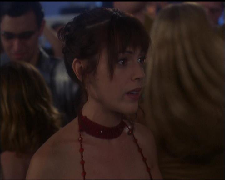 Charmed-Online-dot-net_5x05WitchesInTights0153.jpg