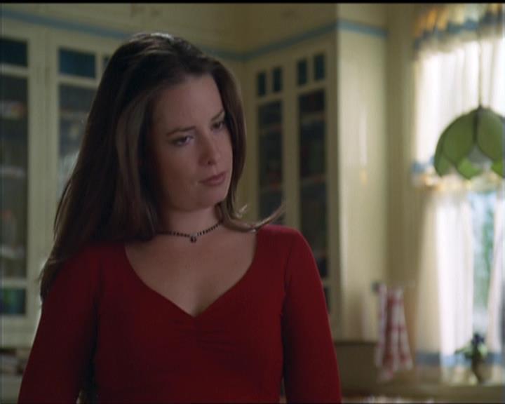 Charmed-Online-dot-net_5x05WitchesInTights0528.jpg