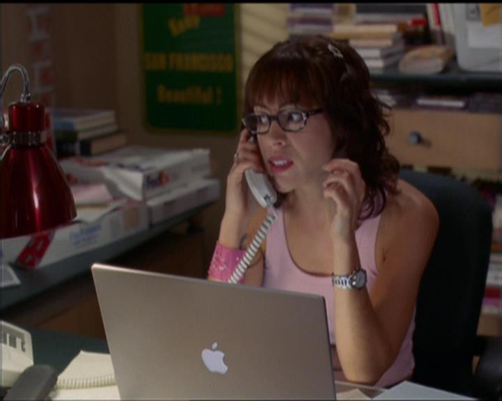 Charmed-Online-dot-net_5x05WitchesInTights0825.jpg