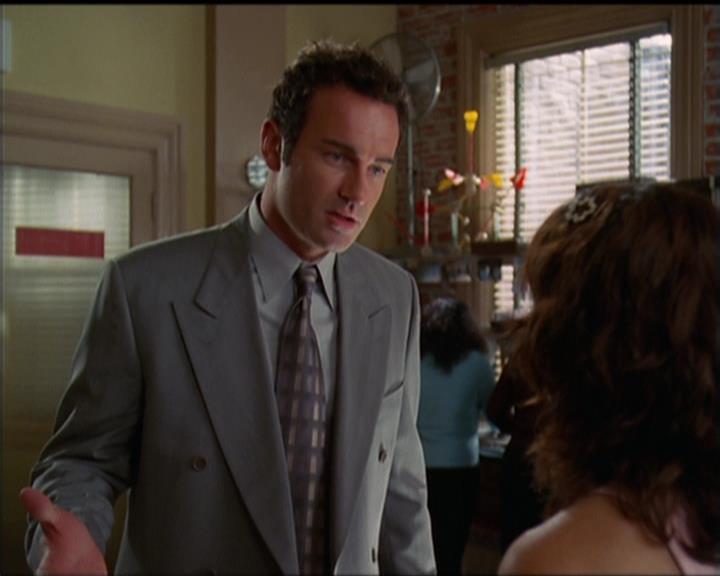 Charmed-Online-dot-net_5x05WitchesInTights0911.jpg