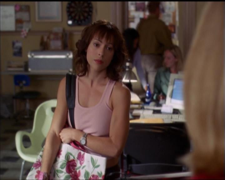 Charmed-Online-dot-net_5x05WitchesInTights0938.jpg