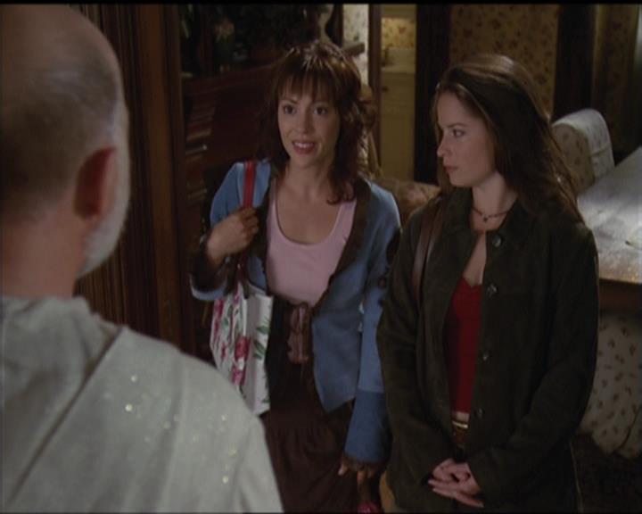 Charmed-Online-dot-net_5x05WitchesInTights1098.jpg