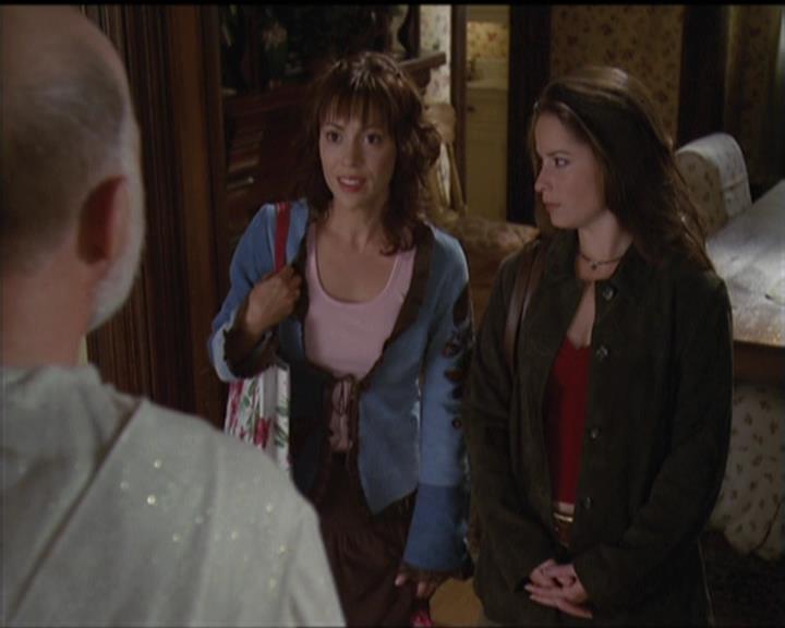Charmed-Online-dot-net_5x05WitchesInTights1099.jpg