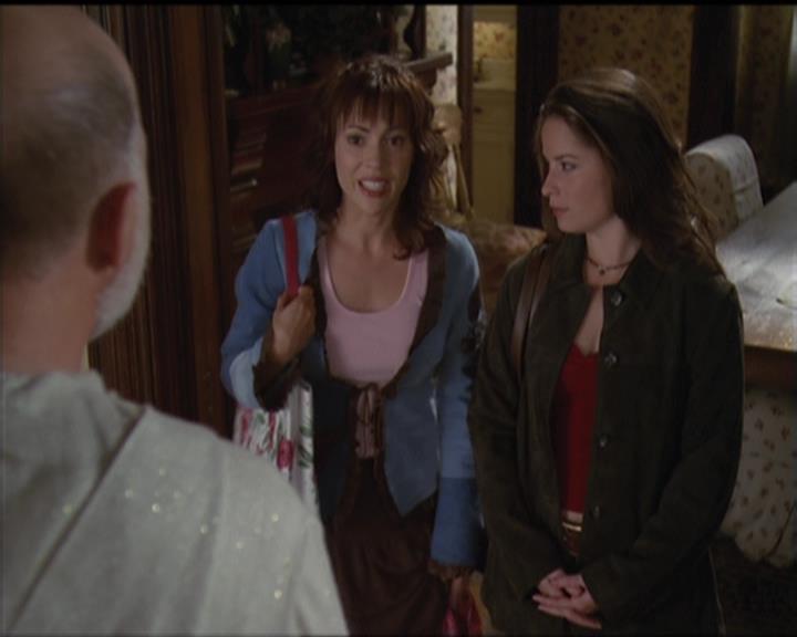Charmed-Online-dot-net_5x05WitchesInTights1101.jpg