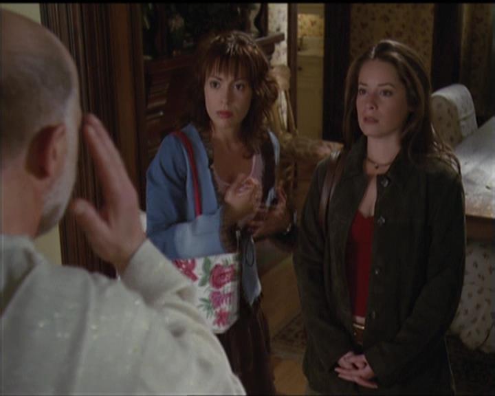 Charmed-Online-dot-net_5x05WitchesInTights1105.jpg