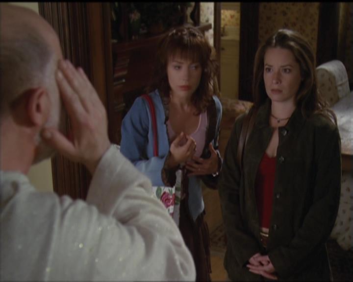 Charmed-Online-dot-net_5x05WitchesInTights1112.jpg