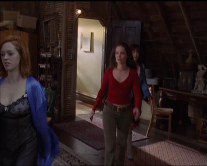 Charmed-Online-dot-net_5x05WitchesInTights1157.jpg