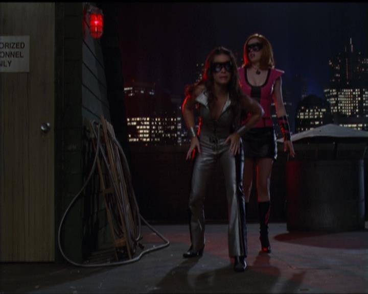 Charmed-Online-dot-net_5x05WitchesInTights1394.jpg