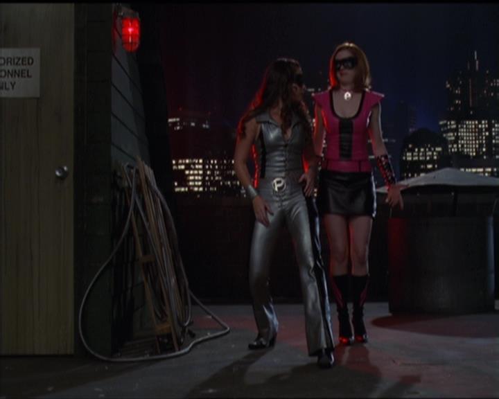 Charmed-Online-dot-net_5x05WitchesInTights1398.jpg
