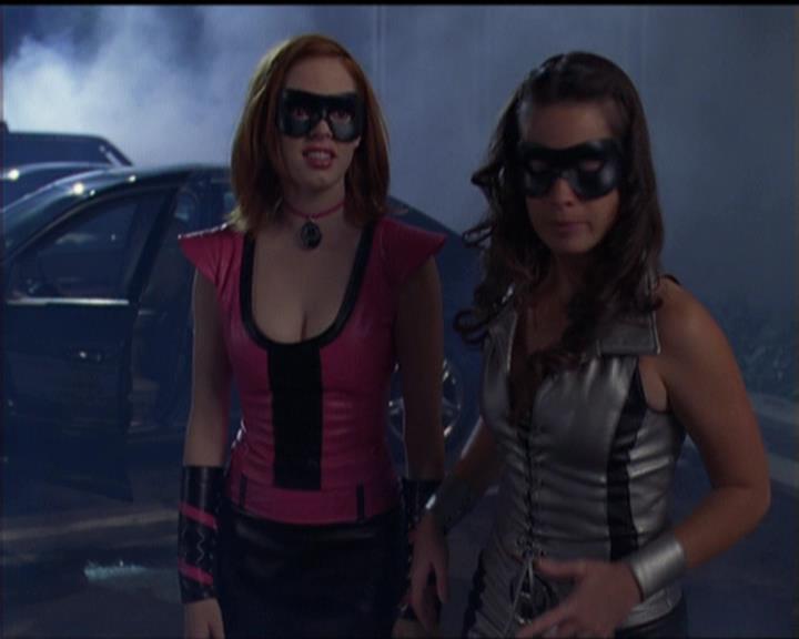Charmed-Online-dot-net_5x05WitchesInTights1437.jpg