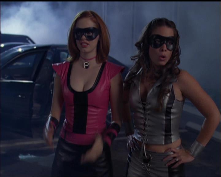Charmed-Online-dot-net_5x05WitchesInTights1439.jpg