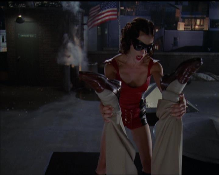 Charmed-Online-dot-net_5x05WitchesInTights1451.jpg