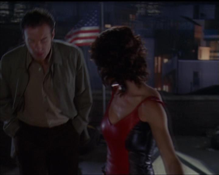 Charmed-Online-dot-net_5x05WitchesInTights1463.jpg