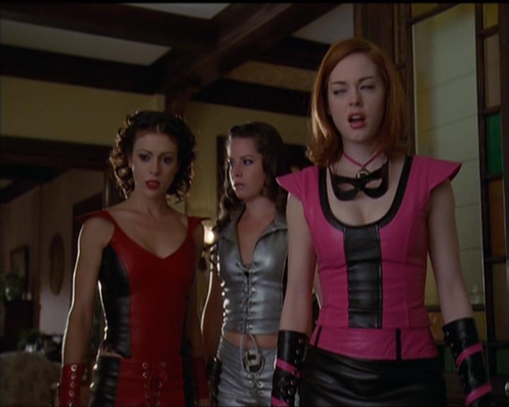 Charmed-Online-dot-net_5x05WitchesInTights1632.jpg