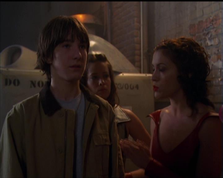 Charmed-Online-dot-net_5x05WitchesInTights1916.jpg