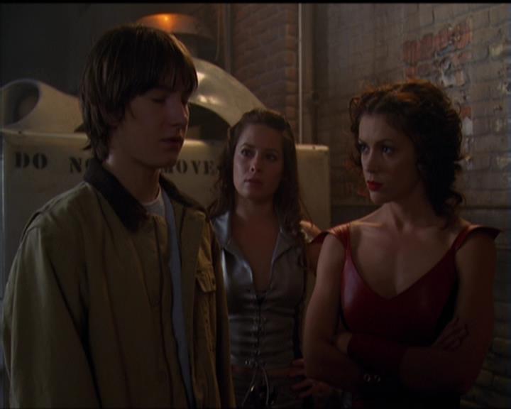 Charmed-Online-dot-net_5x05WitchesInTights1925.jpg