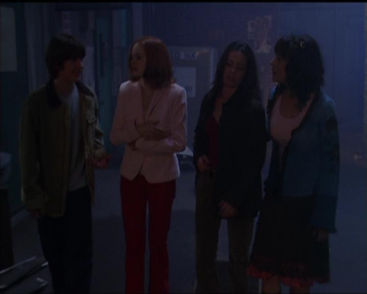 Charmed-Online-dot-net_5x05WitchesInTights2039.jpg